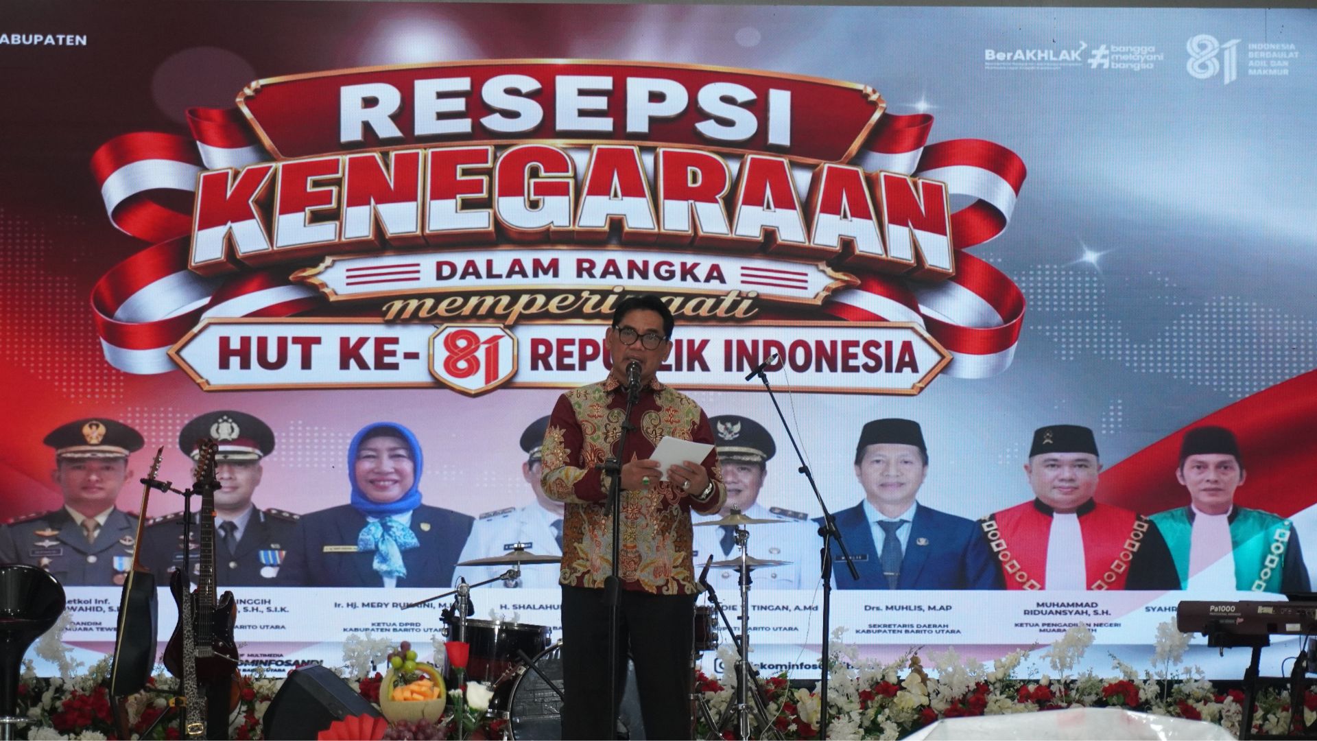 Bupati Barito Utara H Shalahuddin memberikan sambutan pada Resepsi Kenegaraan HUT ke-81 RI di Balai Antang