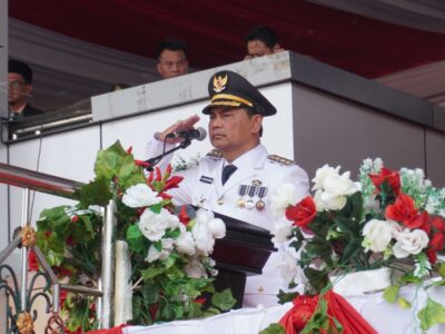 Bupati Barito Utara H Shalahuddin memimpin upacara HUT ke-81 RI di Arena Tiara Batara