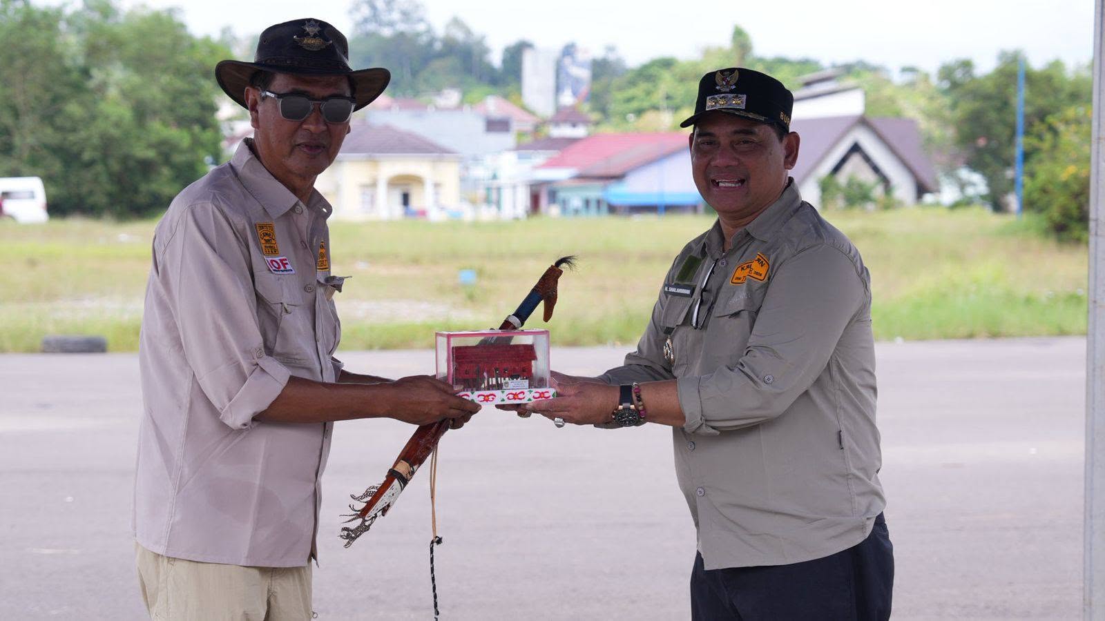 Bupati Barito Utara melepas Tim Ekspedisi Offroad Kalimantan Tribute 2026