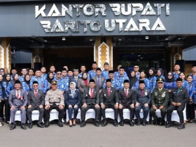 Bupati Barito Utara memimpin upacara peringatan Hari Pendidikan Nasional 2026