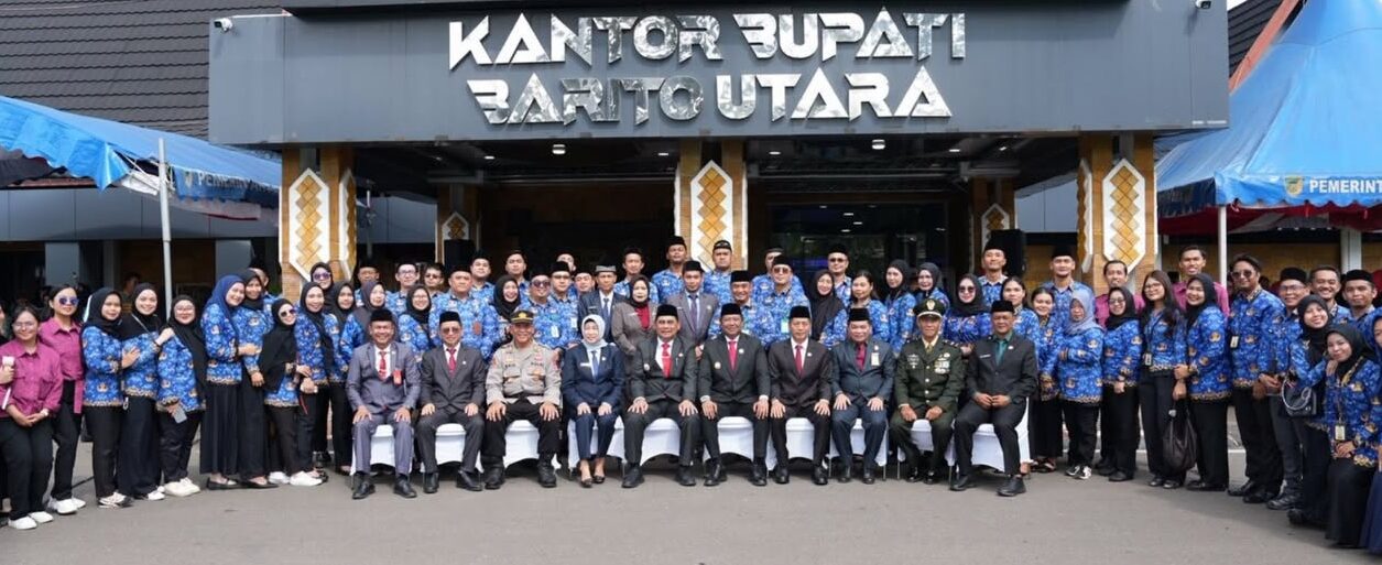 Bupati Barito Utara memimpin upacara peringatan Hari Pendidikan Nasional 2026