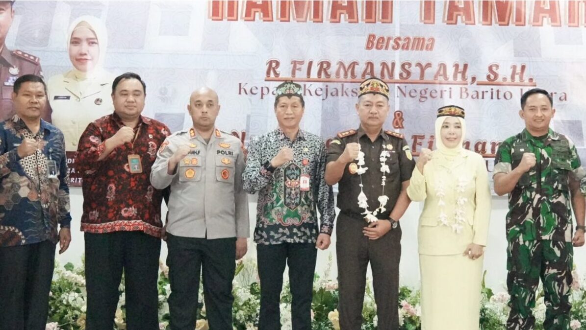 Bupati Barito Utara melalui Sekda menyambut Kepala Kejaksaan Negeri Barito Utara yang baru