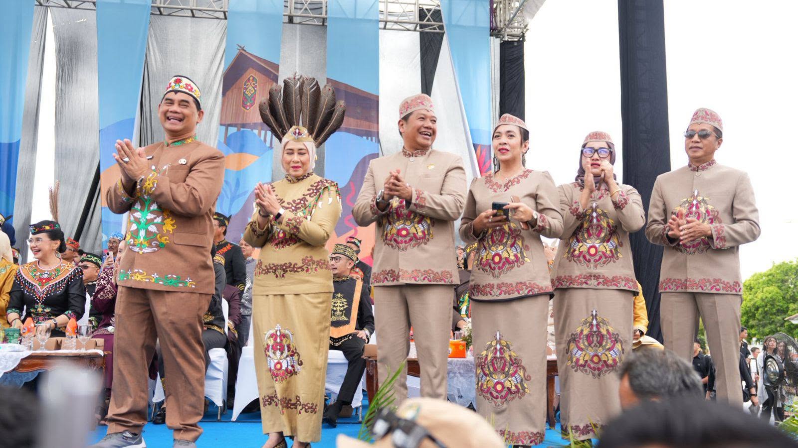 Bupati Barito Utara bangga dengan penampilan kontingen Barito Utara di Karnaval FBIM 2026