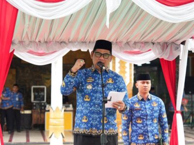 Bupati Barito Utara memimpin apel gabungan dan peringatan Hari Kearsipan Nasional ke-55