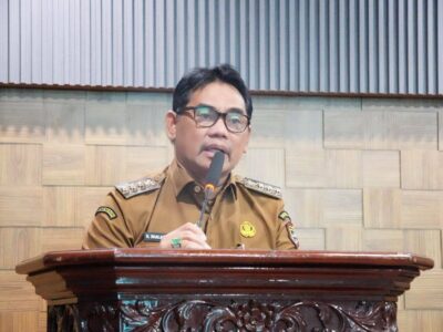 Bupati Barito Utara H Shalahuddin memberikan arahan pada Rakor Perusahaan Daerah dan Dunia Usaha