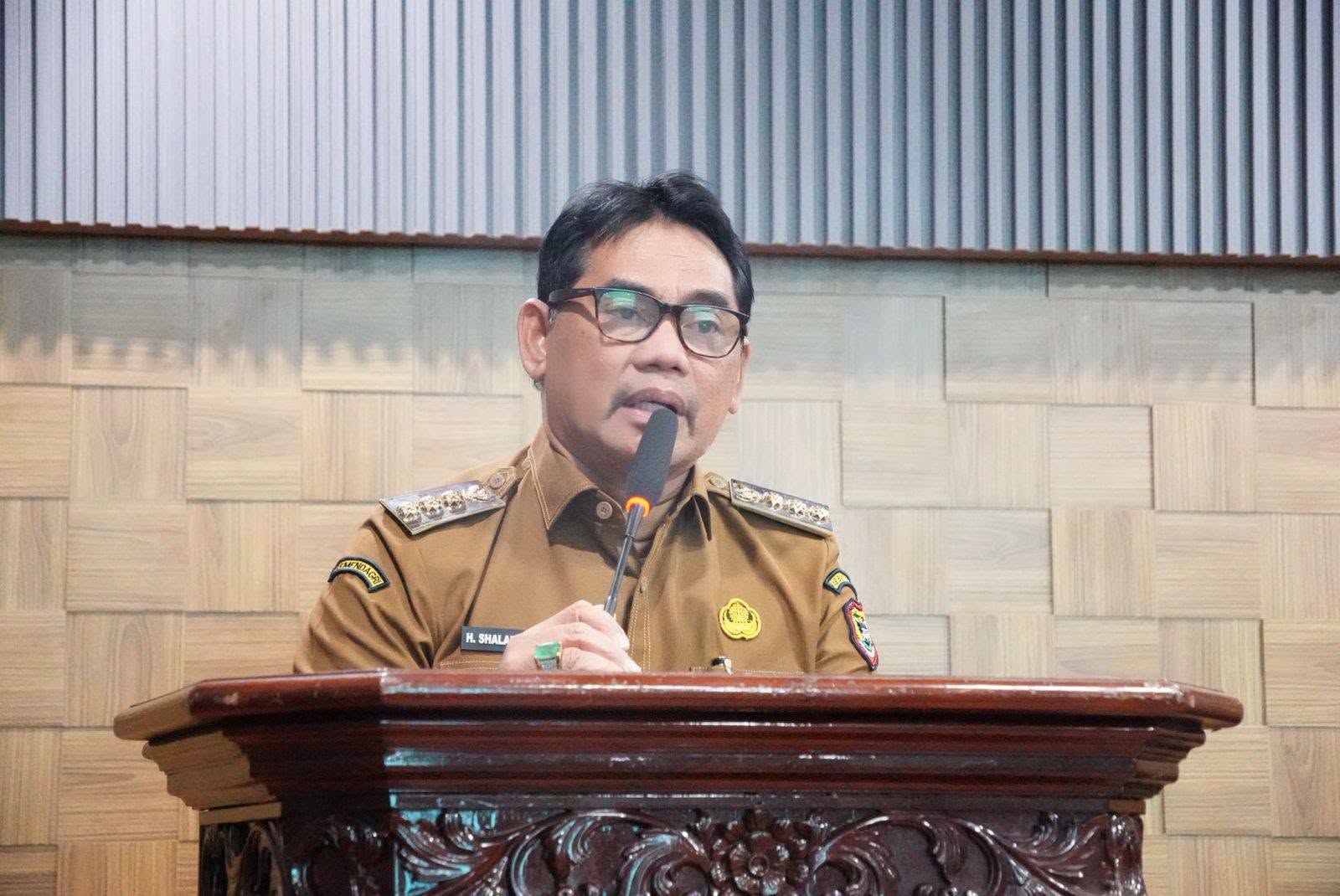 Bupati Barito Utara H Shalahuddin memberikan arahan pada Rakor Perusahaan Daerah dan Dunia Usaha
